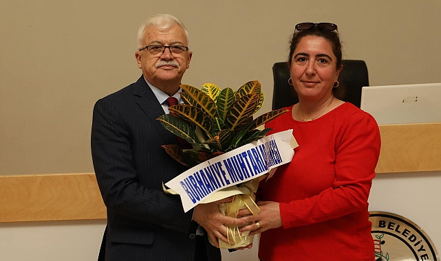 Burhaniye Muhtarlar Derneği adına Öğretmenler Mahallesi Muhtarı Nesrin Yıldırım Günaydın