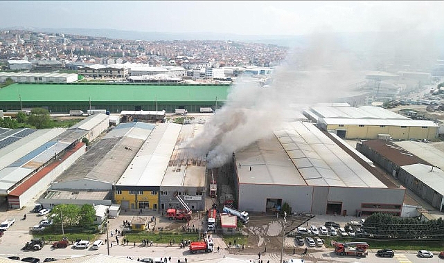 Organize Sanayi Bölgesi 4. Cadde üzerinde sandalye imalathanesinde yaşanan yangını