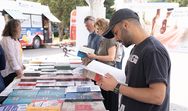 İzmir Büyükşehir Belediyesi Yayınları (İzBB Yayınları) edebiyattan akademik yayınlara ve