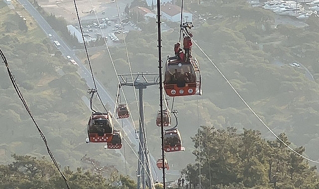 İzmir Büyükşehir Belediyesi İtfaiye Dairesi Başkanlığı ekipleri, Antalya Konyaaltı'nda Tünektepe