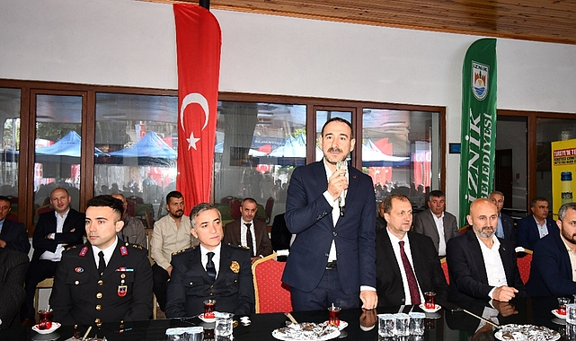 İznik Belediyesi Çay Bahçesi’nde gerçekleştirilen programa İznik Kaymakamı Recai Karal,