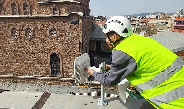 İzmir Büyükşehir Belediyesi, altyapısından üstyapısına baştan sona yenilediği tarihi Kemeraltı
