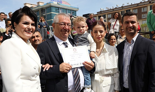 Edremit Belediye Başkanı Mehmet Ertaş ve meclis üyeleri Edremit Adliyesi’nde