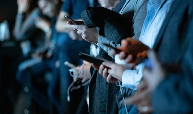 Cep telefonlarımıza hem özel hem de işle ilgili her şeyi