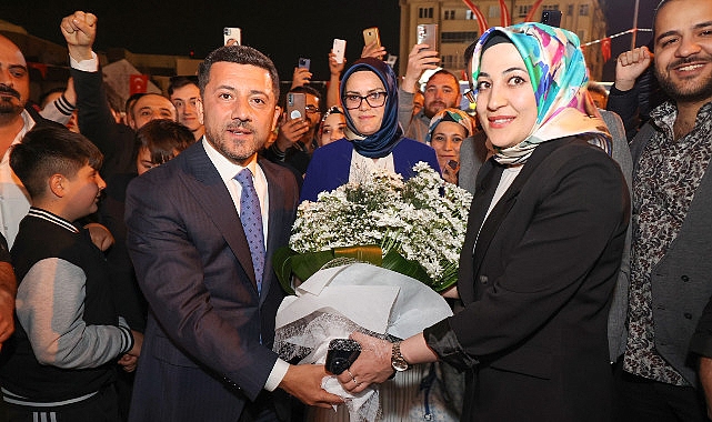 Millet dersini, notunu verdi ve oturması gerekeni oturması gereken yere