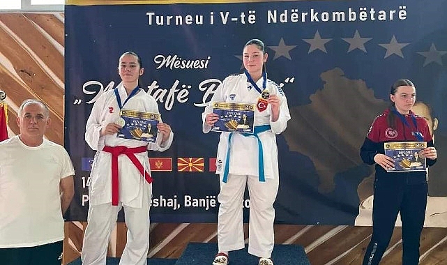 Nilüfer Belediyespor Kulübü sporcuları, Kosova’da düzenlenen karate müsabakalarında elde ettiği