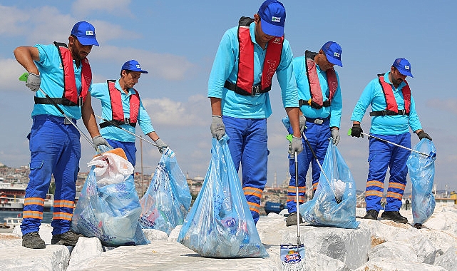 İBB ekipleri yeşil alanları temiz ve bakımlı tutmak için aralıksız