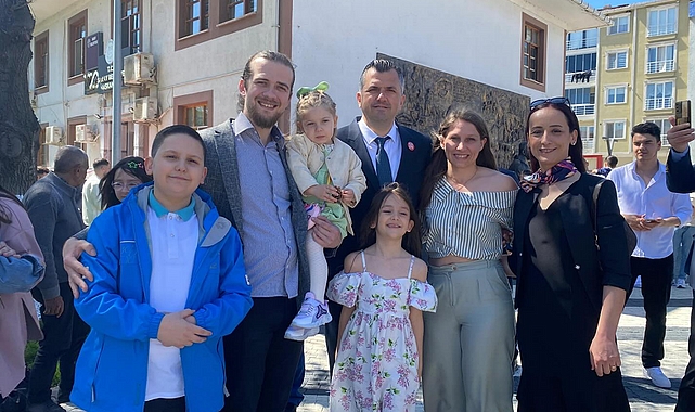 Belediye personeli ve halkla bayramlaşan Saray Belediye Başkanı Abdül Taşyasan,