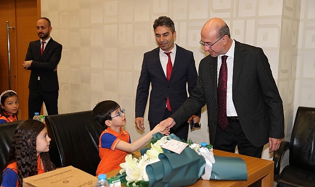 Şehit Erkan Kurşun İlkokulu ve Hakim Ömer Onsun İlkokulu öğrencileri