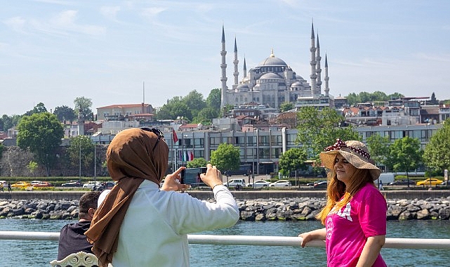 Bahar dönemlerinde Zeytinburnu Belediyesi’nin ilçede ikamet eden vatandaşlar için düzenlediği