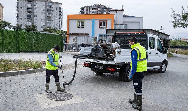 İzmir Büyükşehir Belediyesi, sivrisineklere yönelik mücadelesini yıl boyunca sürdürüyor. İklim