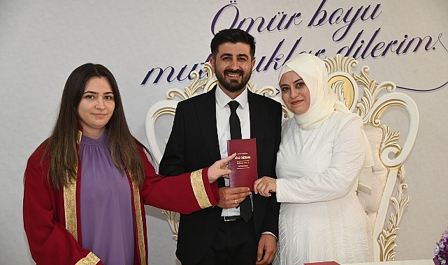 Evlendikleri tarihin akılda kalıcı olmasını isteyen 43 çift bugüne randevu