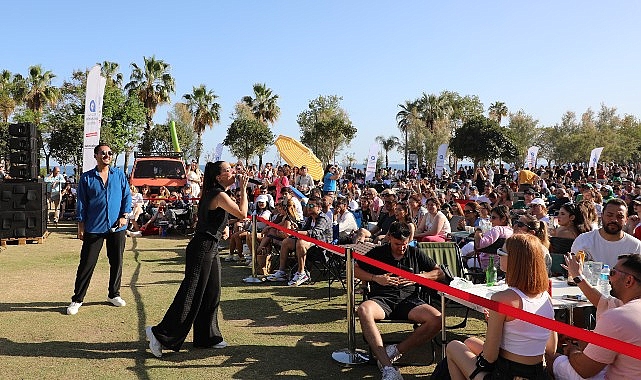 Antalya Büyükşehir Belediyesi'nin 'Müzik Şehrin Kalbinde Konserleri' kapsamında Beachpark'ta sahne