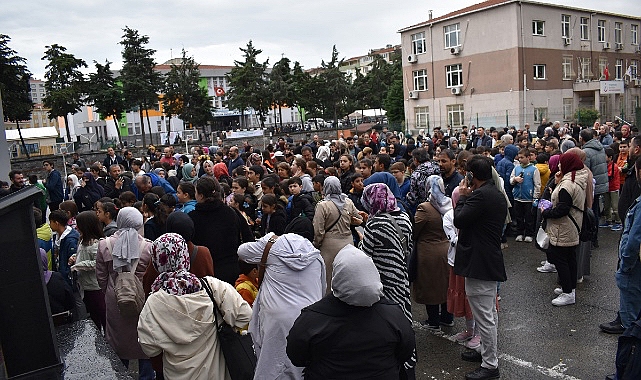 Zeytinburnu Belediyesi Bilgi Evleri ve Gençlik Merkezinin 18'incisini düzenlediği Kitap