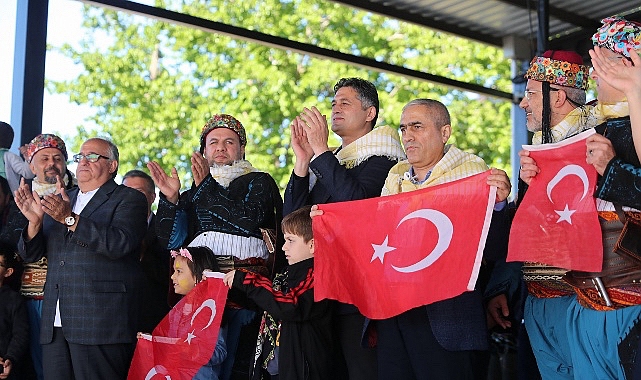 Baharın müjdecisi Hıdırellez, Aliağa’da coşkuyla kutlandı. Aliağalılar, Samurlu Oba Park’ta