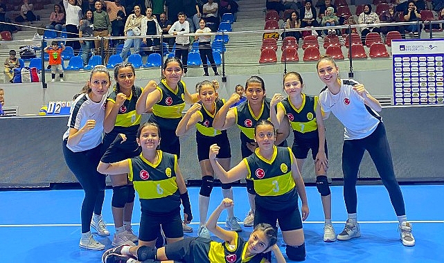 Türkiye Voleybol Federasyonu tarafından düzenlenen İzmir Şampiyonası’nda Aliağa rüzgarı esiyor.
