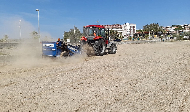 Kumsalların halka hazırlığı Arka Deniz, Duba Plajı kum eleme çalışmalarıyla