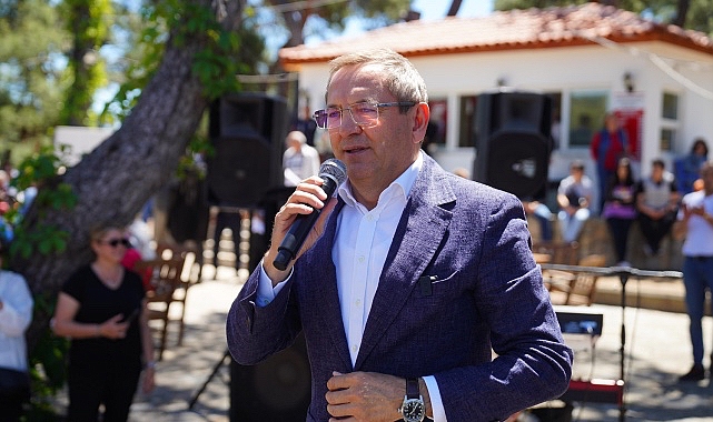Ayvalık Belediyesi’nin Çamlık Kır Kahvesi’nde düzenlediği Geleneksel Hıdırellez kutlaması Ayvalık
