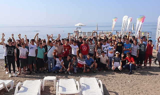 “Başarılı Öğrencilerimize Tatil Bizden” sloganıyla seslenen Zeytinburnu Belediyesi Gençlik Merkezi