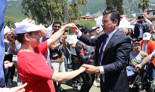 Muğla Büyükşehir Belediyesi Engelliler Haftası kapsamında Büyükşehir Belediye Başkanı Ahmet