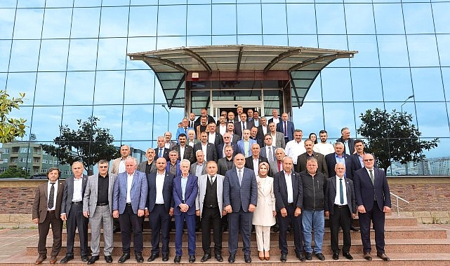 Canik Belediye Başkanı İbrahim Sandıkçı, muhtarların talep ve önerilerini dinledi.