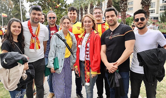 Konak Belediye Başkanı Nilüfer Çınarlı Mutlu, önceki maçlarda olduğu gibi