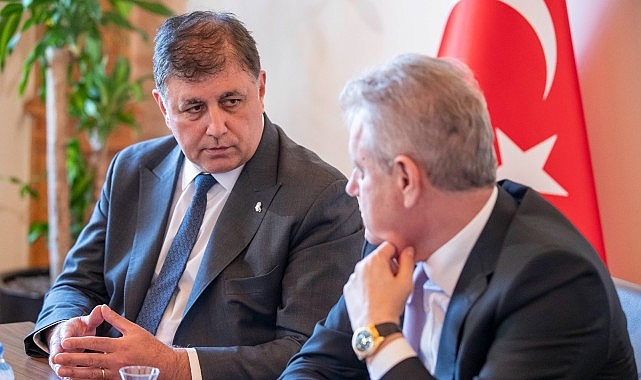 İzmir Büyükşehir Belediye Başkanı Dr. Cemil Tugay, İZTO Yönetim Kurulu