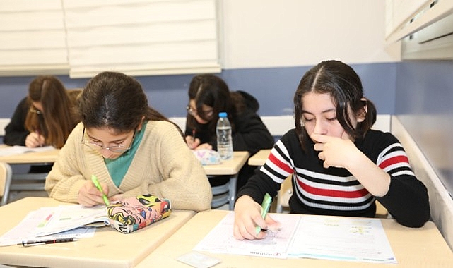 Eğitim alanındaki yatırımları ve başarılarıyla fark yaratan Bayraklı Belediyesi, katılımcı