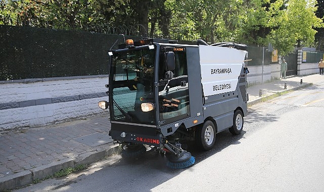 Bayrampaşa Belediyesi temizlik ekibi, vatandaşlara tertemiz yaşam alanları sunmak için