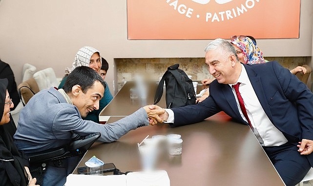 Engelsiz bir kent olma hedefiyle çalışmaları başlatan Bergama Belediye Başkanı