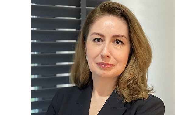 Özel sektörde uzun yıllar boyunca üst düzey pozisyonlarda görev almış