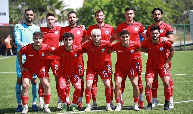 Burhaniye Spor Toto Stadı’nda oynanan müsabakayı, Burhaniye Belediye Başkanı Ali