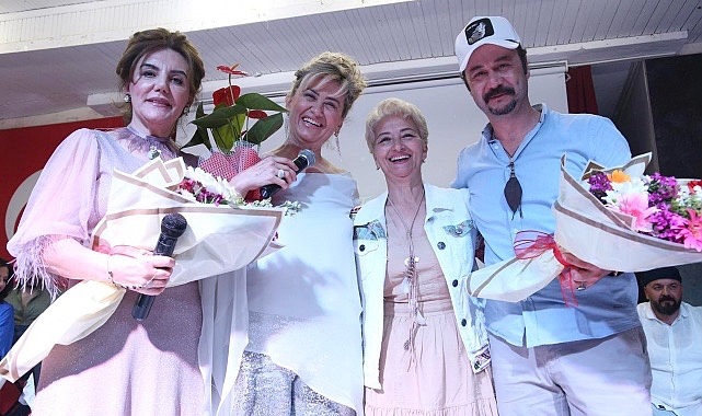 Neva Müzik Topluluğu, "Bir Bilet Bir Dokunuş" sloganıyla gerçekleştirdiği konserle