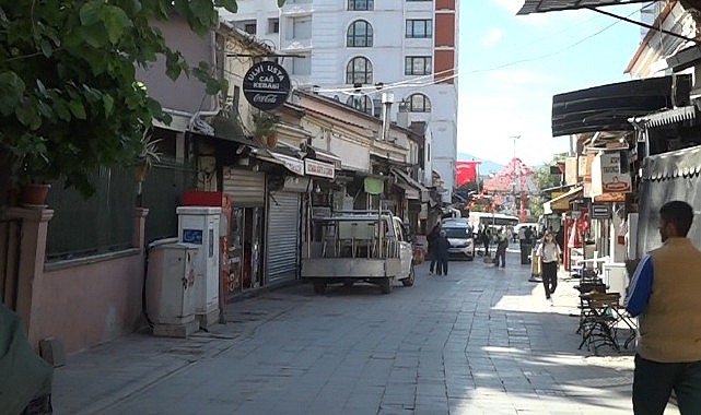 Tarihi yüzyıllar öncesine uzanan Bornova Büyük Çarşı, esnafın ve Bornovalıların