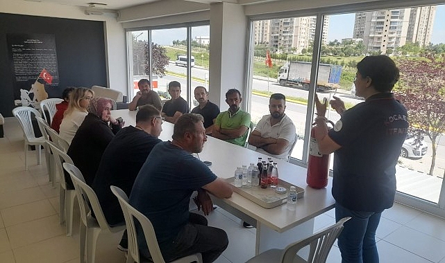 Kocaeli İtfaiyesi, Gebze 26 Nisan Emlak Konutları Site sakinlerine ‘Yangın