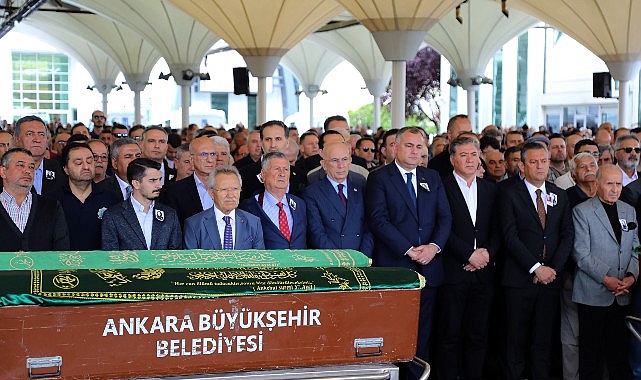 Ankara Karşıyaka Mezarlığında düzenlenen cenaze törenine, CHP Genel Başkanı Özgür