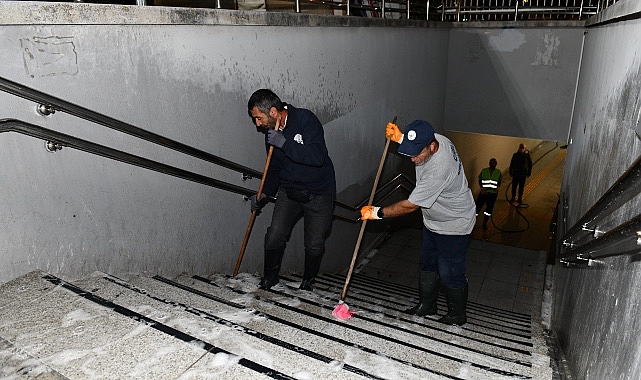 Çiğli Belediyesi Temizlik İşleri Müdürlüğü’nün başlattığı çalışmalar kapsamında ilçedeki alt