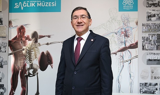 Nilüfer Belediyesi’nin 14 Mayıs Dünya Eczacılık Günü’nde düzenlediği söyleşiye konuk