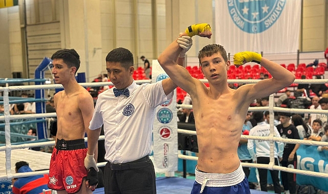 Yarışmaya 57 kilo K1 Genç kategorisinde katılan Umut Koçer, üstün