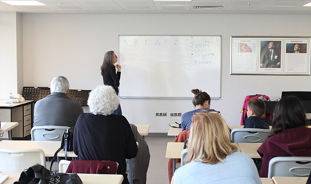 Birçok kültür ve sanat kursuna ev sahipliği yapan merkezde düzenlenen