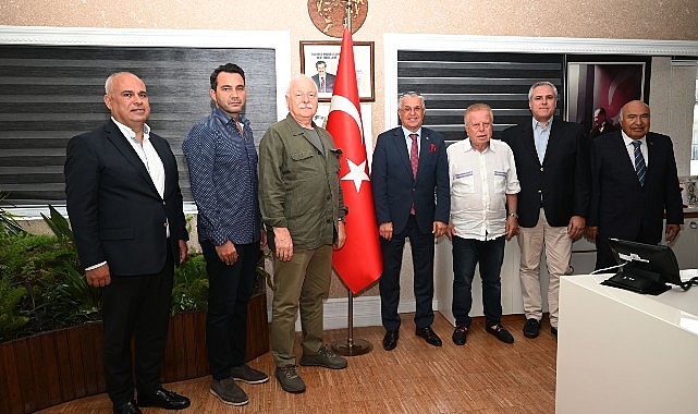 Eski Merkez Valisi Hasan Özdemir, Kemer Belediye Başkanı Necati Topaloğlu’na