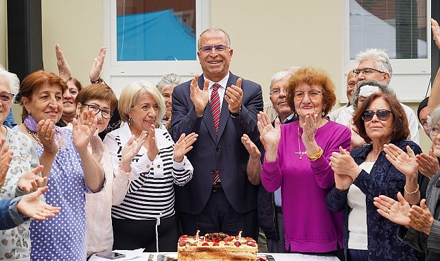 Gaziemir Belediyesi’nin, ilçede yaşayan 60 yaş üstü vatandaşlara hizmet verdiği