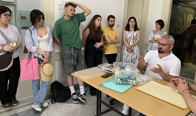 Ege Üniversitesi tarafından Müzeler Haftası dolayısıyla düzenlenen “Geleneksel Türk Sanatları