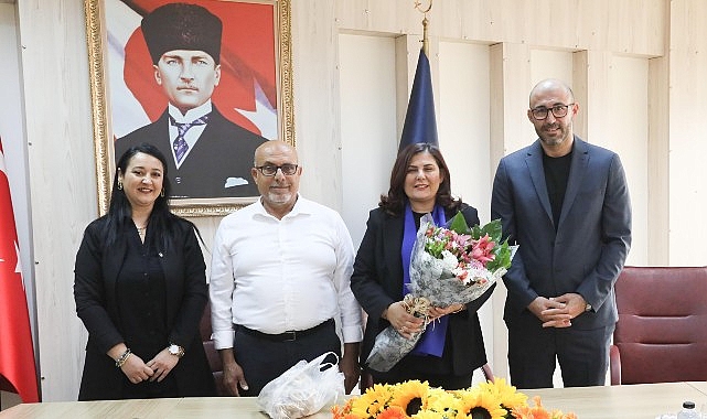 Germencik Belediye Başkanı Burak Zencirci, belediye meclis üyeleri ve Cumhuriyet