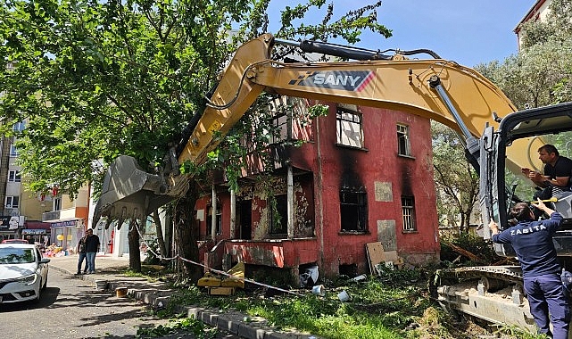 Gölcük Belediyesi, ilçe genelinde onarım ve güçlendirmesi yapılmayan orta hasarlı