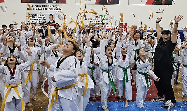 Gölcük Belediyespor bünyesindeki Taekwondo branşında bulunan 420 sporcu, kuşak atlama