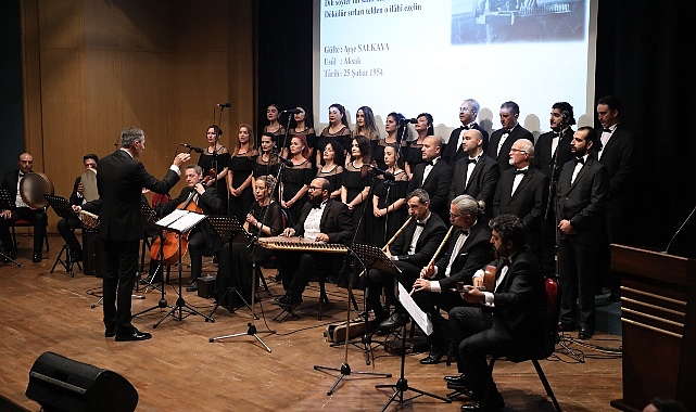 Antalya Büyükşehir Belediyesi Konservatuarı'nın kurucusu Devlet Sanatçısı İsmail Baha Sürelsan,