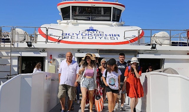 İzmir Büyükşehir Belediyesi İZDENİZ A.Ş. Genel Müdürlüğü’nün, yaz aylarında Foça,