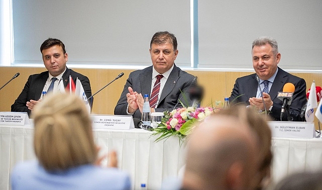 İzmir Büyükşehir Belediye Başkanı Dr. Cemil Tugay, Ekim ayında kentte