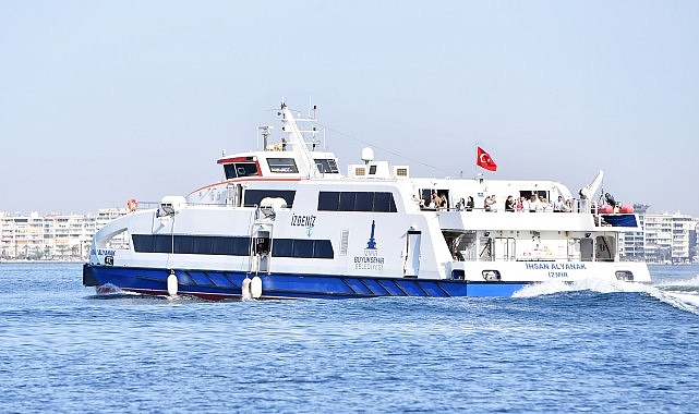 İzmir Büyükşehir Belediyesi’nin deniz turizmini canlandırmak için İZDENİZ konforuyla sürdürdüğü